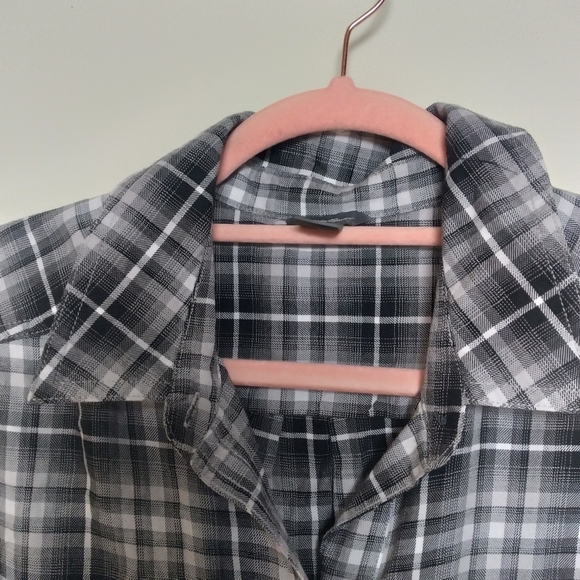 Eddie Bauer Gray White and Black Plaid Long Sleeve Flannel Button Up Shirt Large - Picture 8 of 8